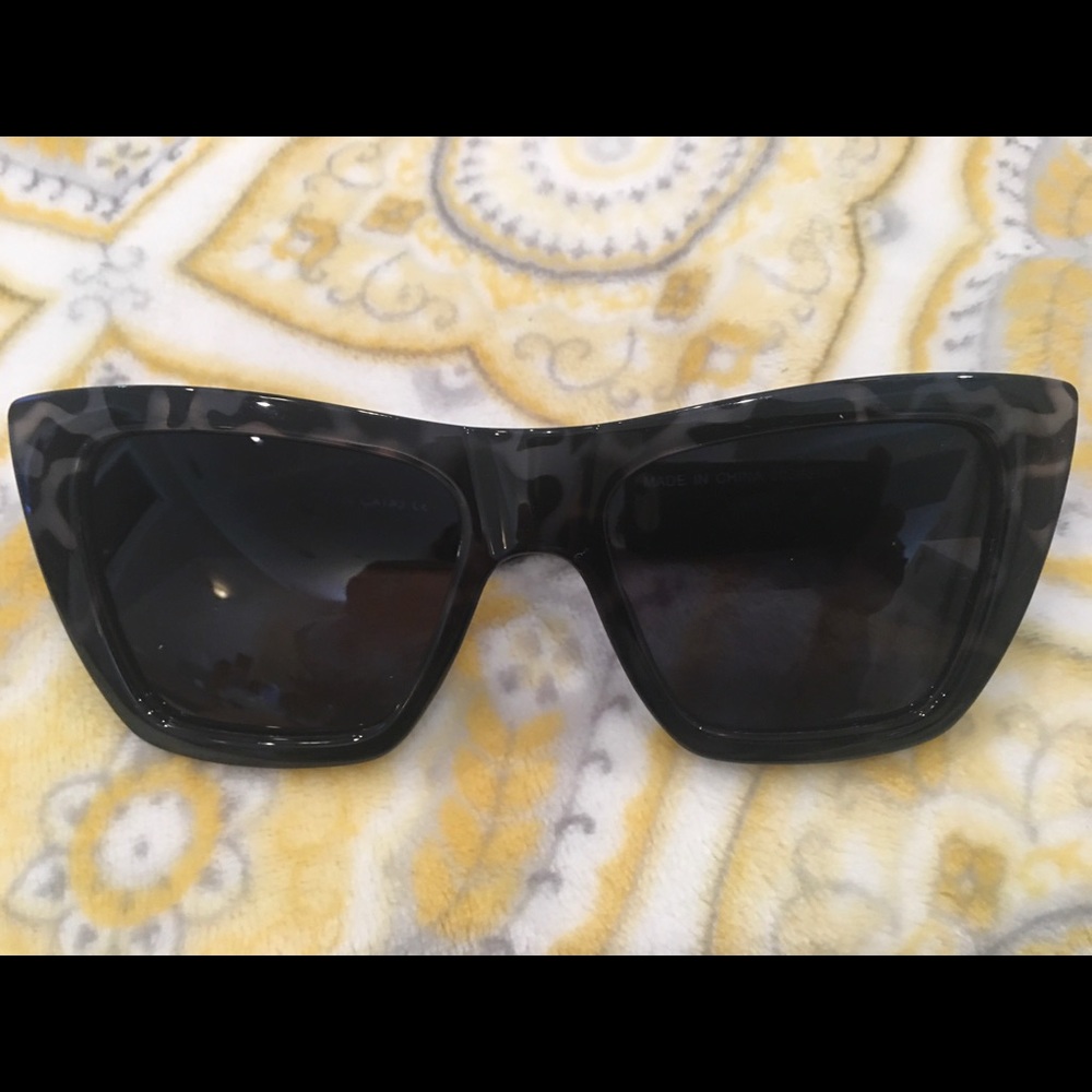 SUNGLASSES - Picture 3 of 4